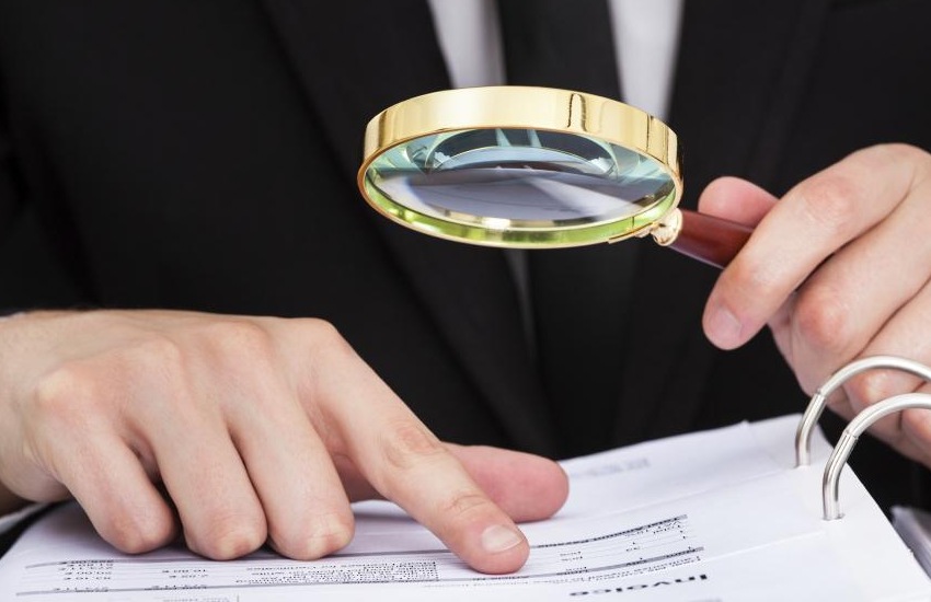 Magnifying glass auditor