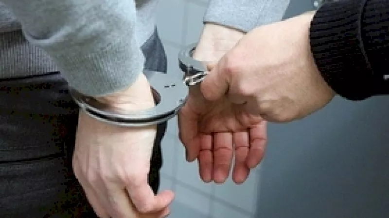 hand cuffs